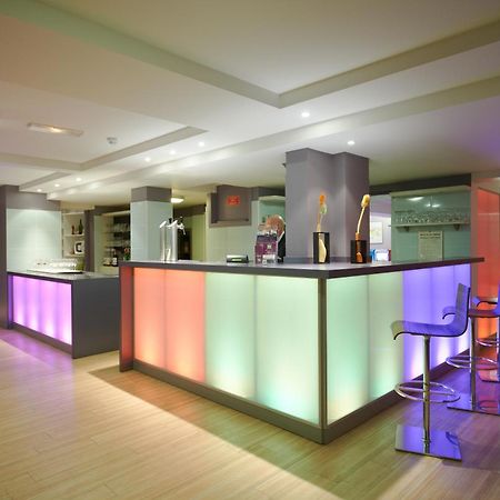 Готель Ibis Styles Уїстреам Екстер'єр фото