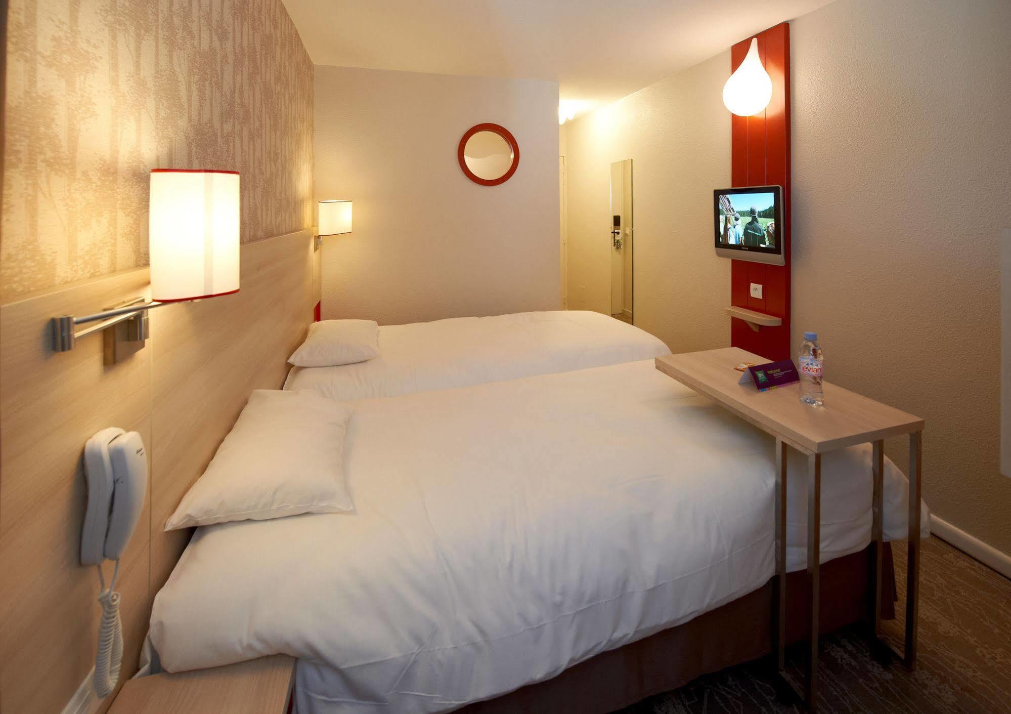 Готель Ibis Styles Уїстреам Екстер'єр фото